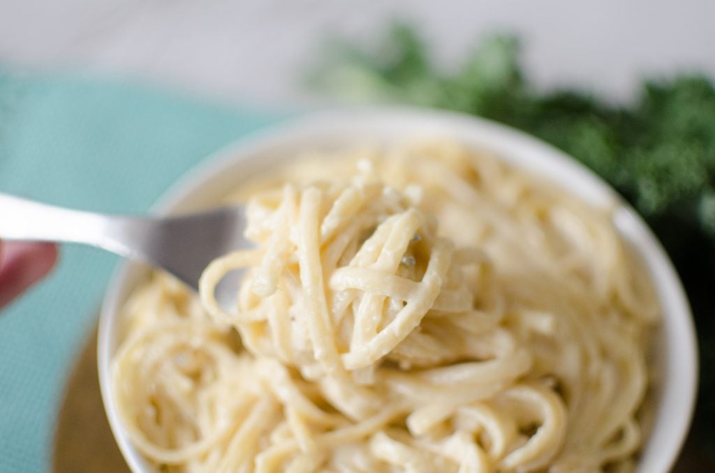 Instant Pot Dump and Start Alfredo made completely from scratch in under 20 minutes! This rich, creamy & dreamy meal is picky eater and kid friendly- making this meal a no-brainer!