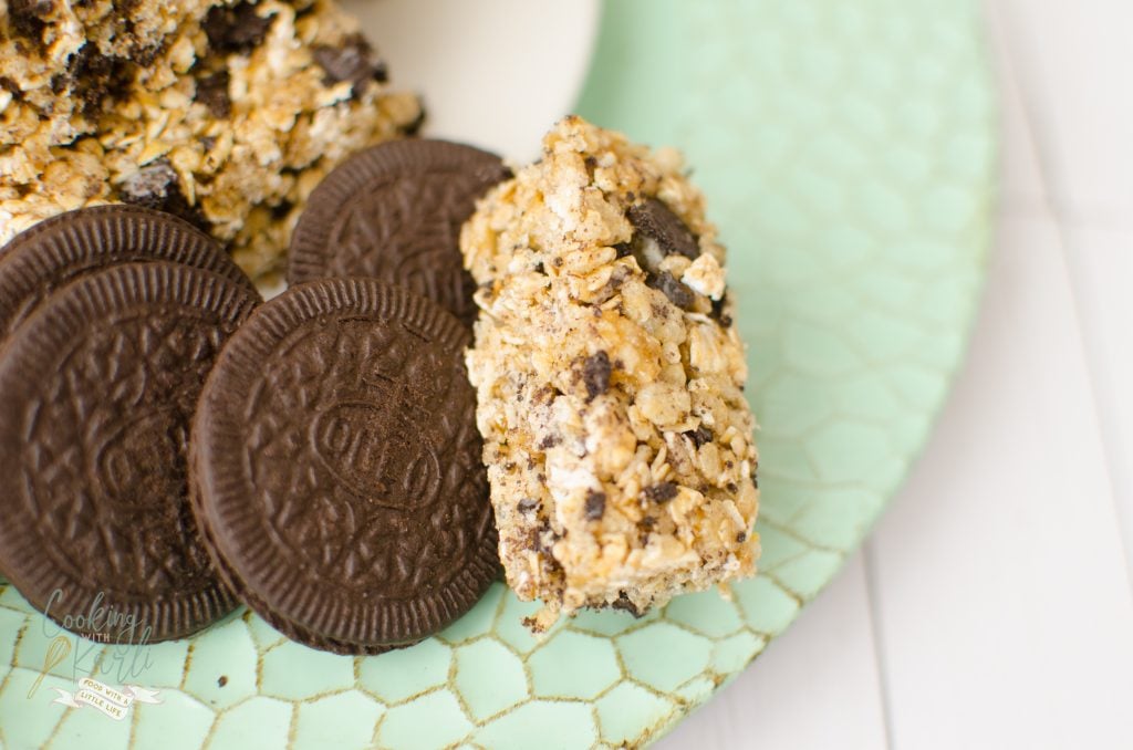 Cookies 'n Cream Granola Bars are your basic granola bar but it is packed with chunks of chocolate Oreo Cookies. This is not your average granola bar!