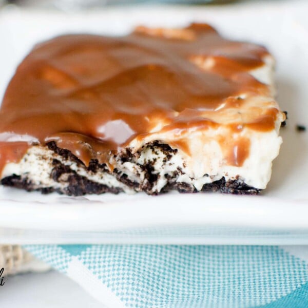 No Bake Oreo Cheesecake Slab is a crowd feeder and crowd pleaser!! Oreo crust, homemade no bake cheesecake with Oreo chunks in the middle with a delicious chocolate ganache topping to finish it off! This is sure to be a party favorite!