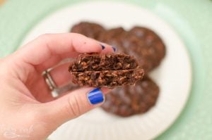 No bake chocolate and peanut butter cookies are the perfect fast dessert.