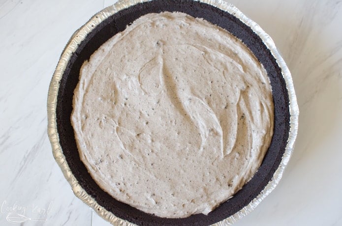 The Oreo pie filling poured into the pie crust.