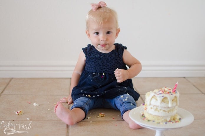 smash cake for first birthday pictures.