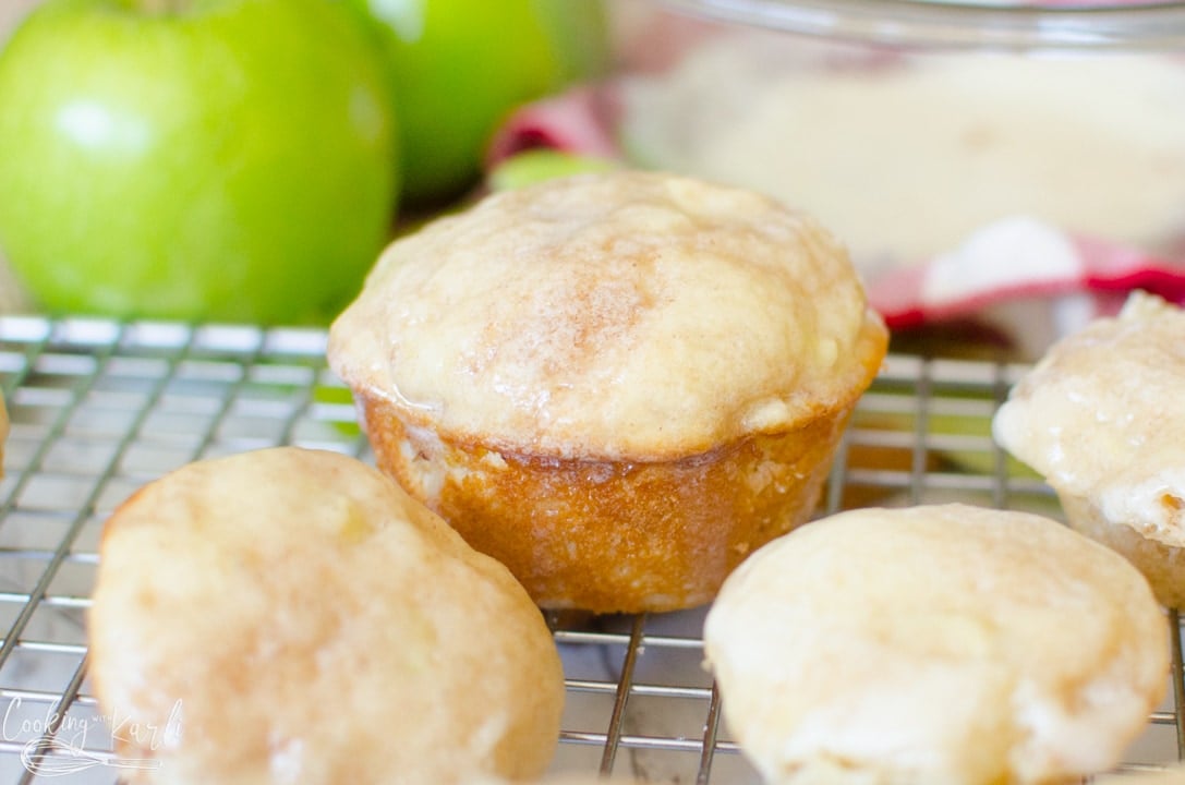 Apple cinnamon muffin recipe is easy, fast and delicious.