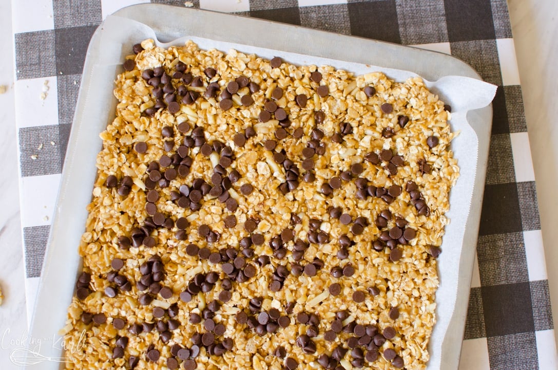 chocolate chips sprinkled onto the granola bars.
