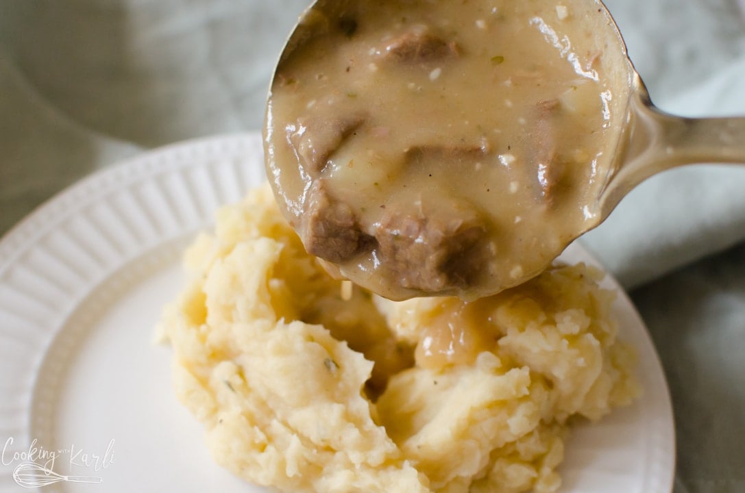 steak, gravy and mashed potatoes made in the instant pot