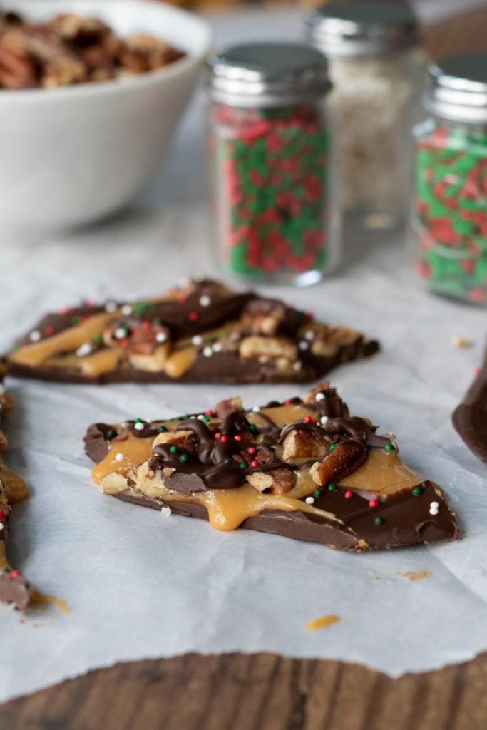  Salted Caramel Chocolate Bark recipe tastes like homemade turtles, but without all the work! This quick, easy dessert is a hit every Christmas holiday. #easy #recipes #dark #christmas #holiday #bark #chocolate #caramel