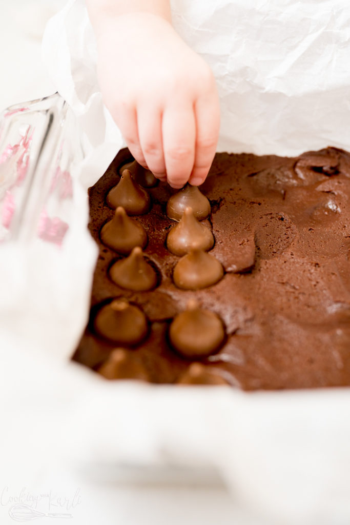 lining the brownie batter with caramel kisses