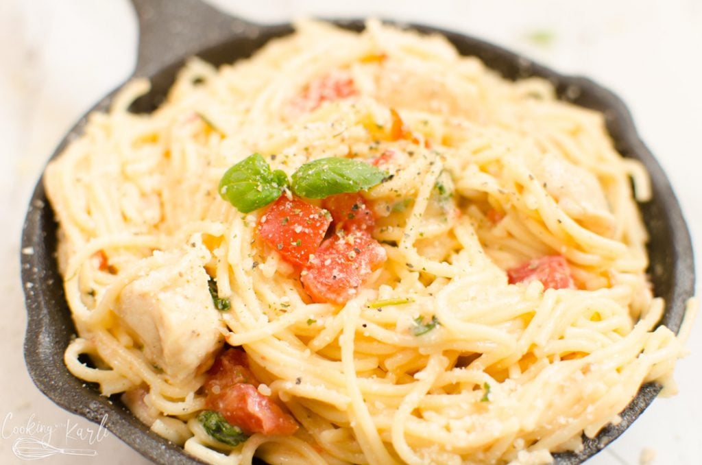 tomato basil pasta dish with chicken