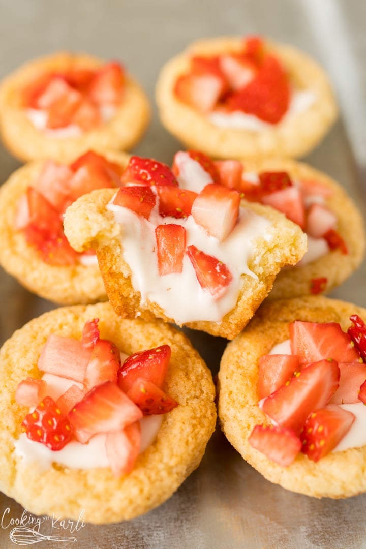 strawberry shortcake cookie cups finished and plated