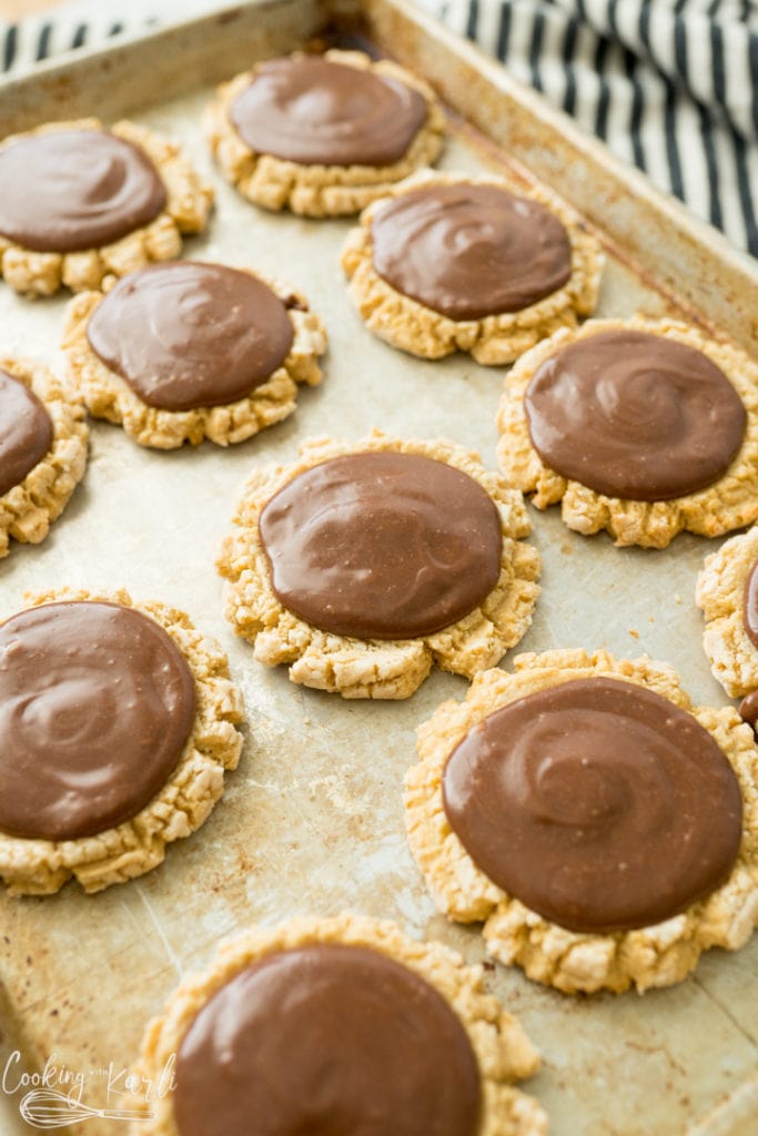 peanut butter cookies with chocolate ganache 
