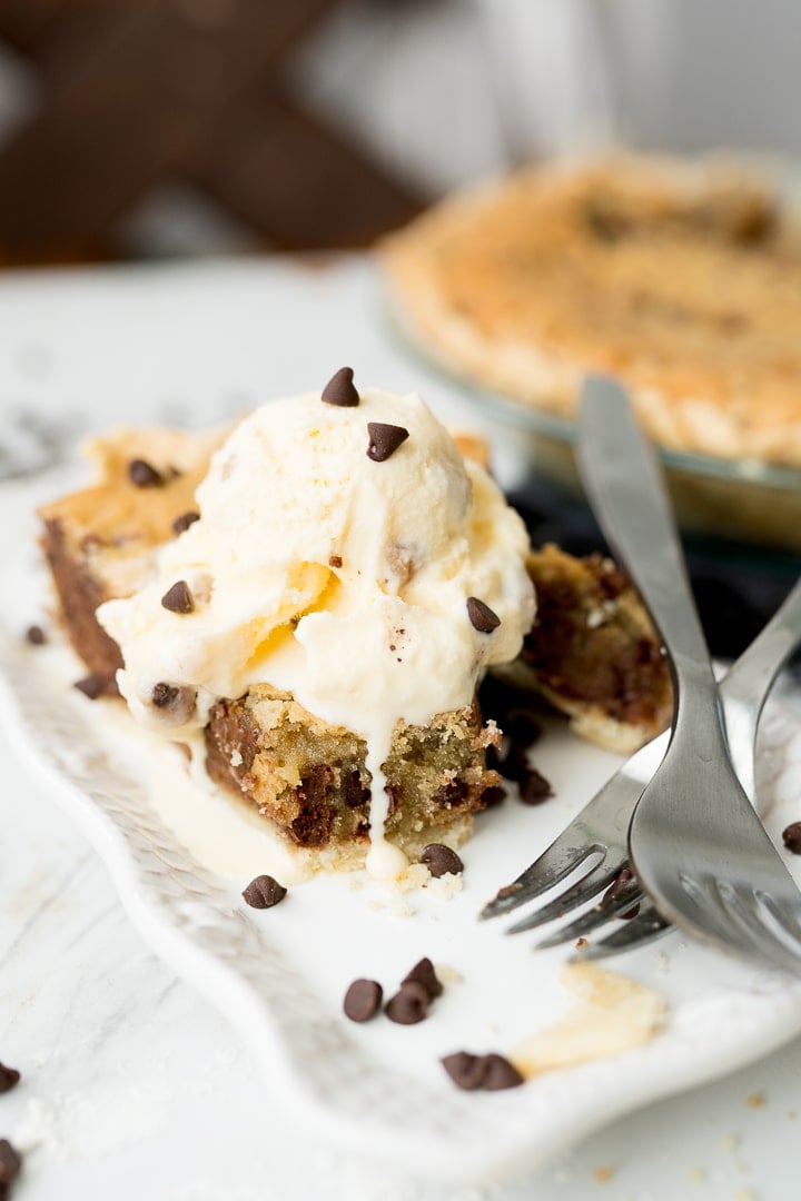 chocolate chip cookie pie with ice cream