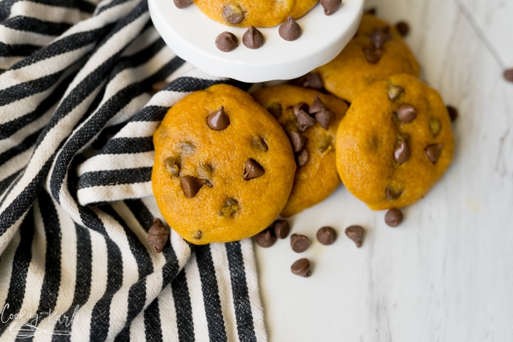 easy pumpkin chocolate chip cookies