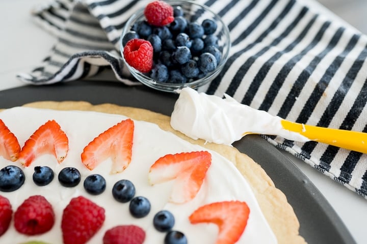 vanilla whipped topping that goes onto the fruit pizza