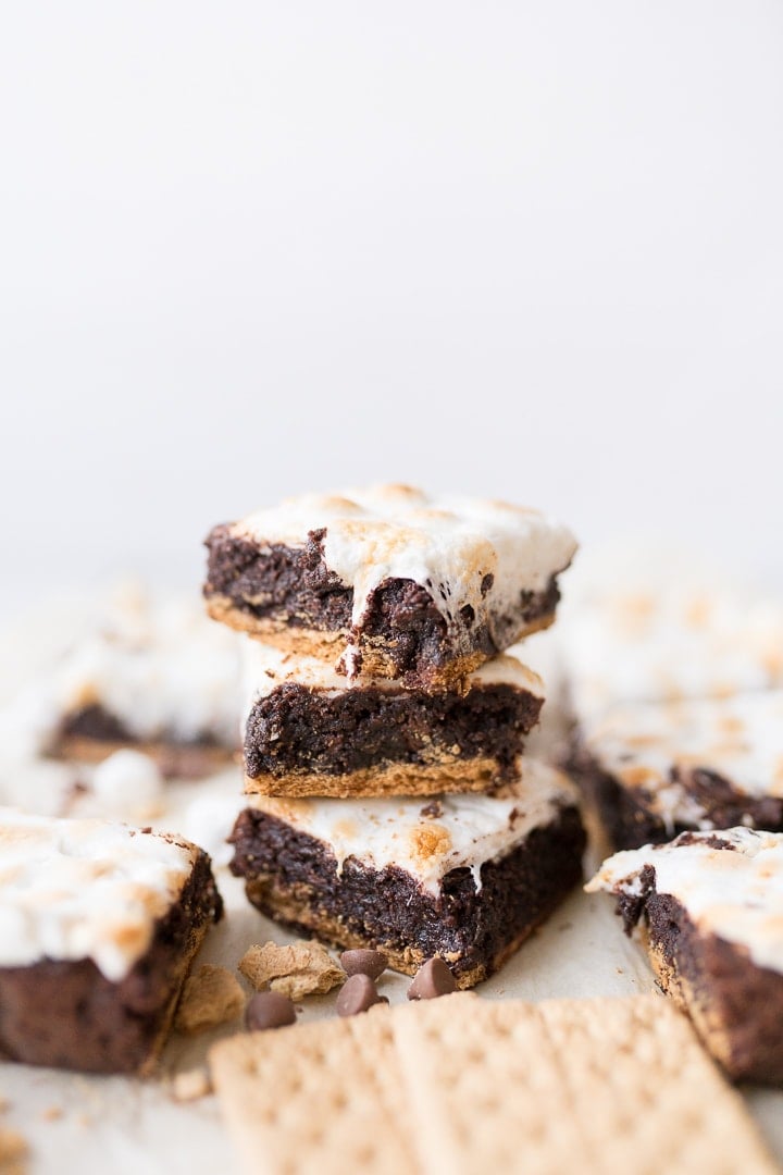 brownies with graham crackers and marshmallows