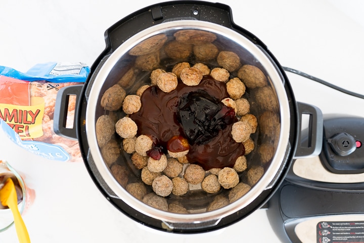 meatballs, bbq sauce and grape jelly in the Instant Pot 