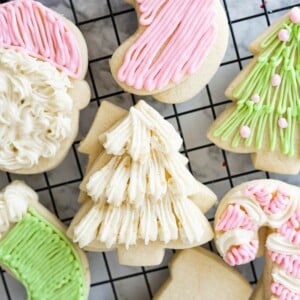 sugar cookies decorated with sugar cookie frosting to make Christmas Sugar Cookies