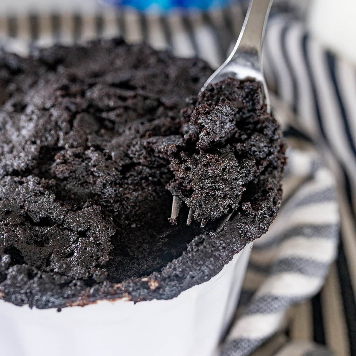 Super Easy Microwave Chocolate Mug Cake - Foodzetic