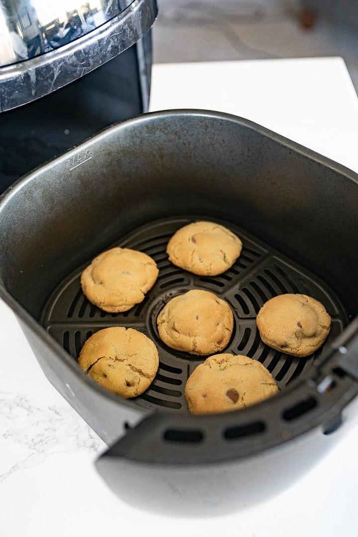 chocolate chip cookies in the air fryer 