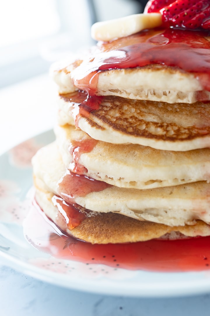 strawberry syrup on pancakes 