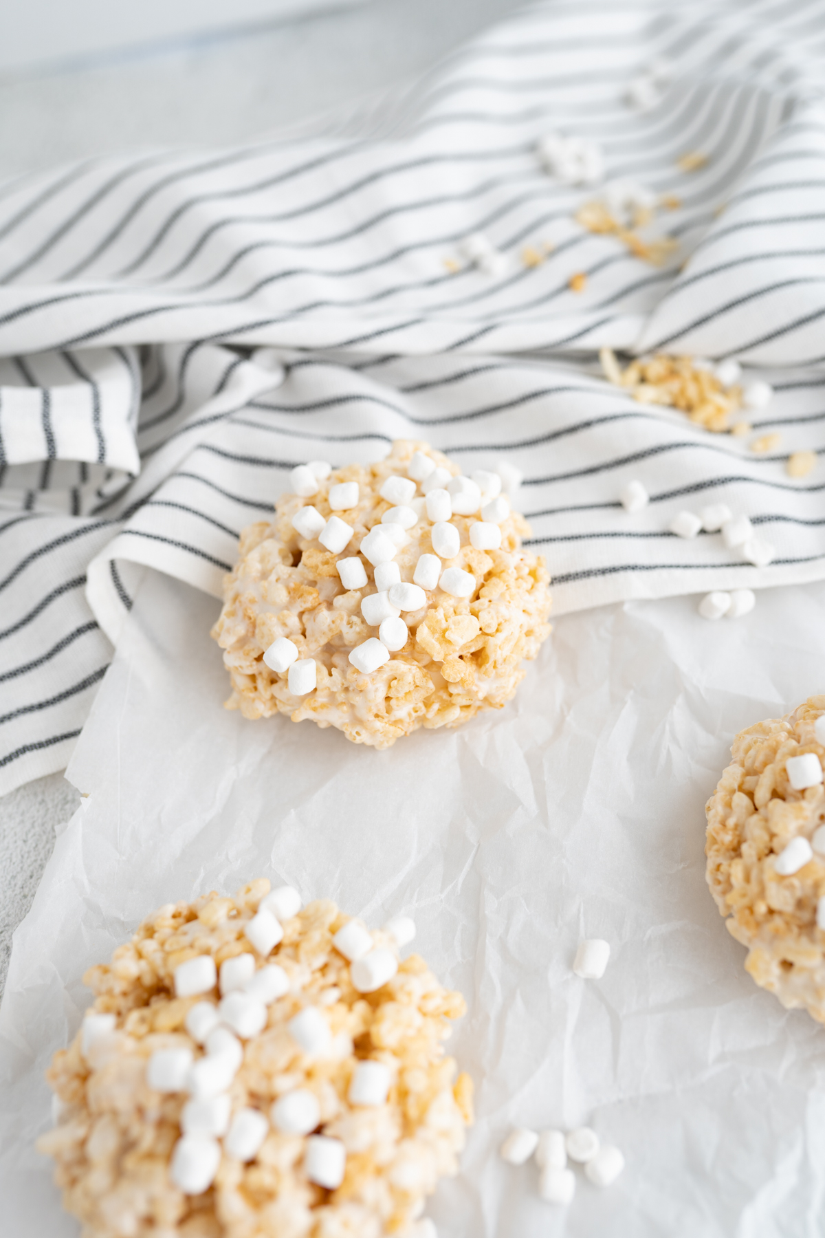 Rice krispie treat cookies topped with dehydrated marshmallows. 