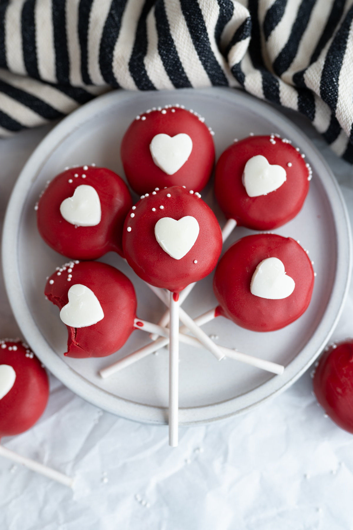 A bouquet of Valentine cake pops (like Starbucks!) 